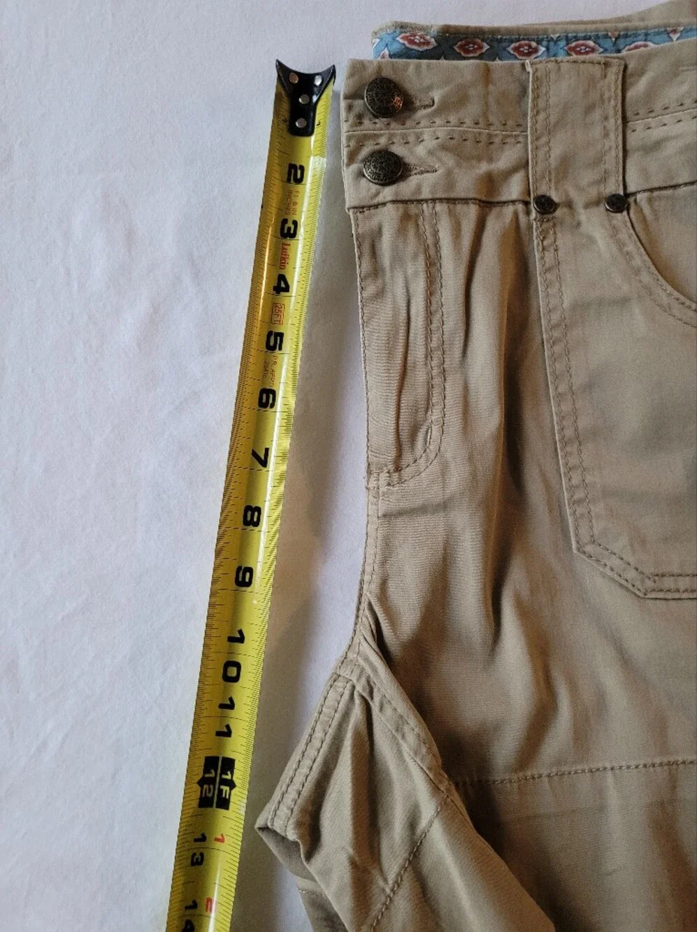 One 5 One Women's Casual Khaki Shorts Size 12 - Picture 9 of 11